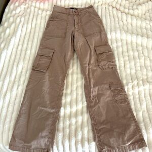Size 00/ 24 waste brown Holister cargo pants. Only worn twice.